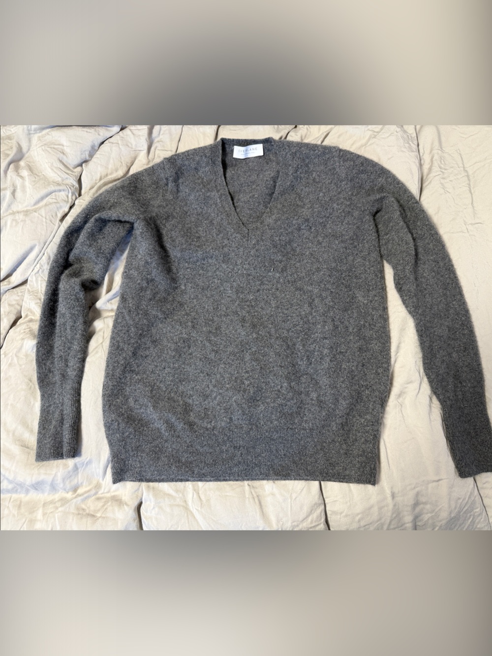 Everlane Men's V-Neck Cashmere Sweater - Charcoal Gray